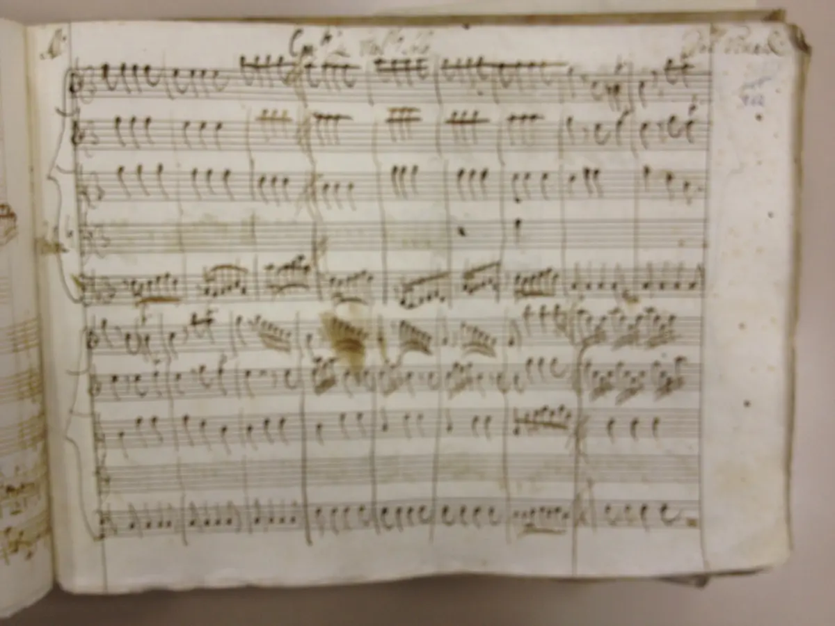 Cello Concerto in F major, RV 410 - Page 1